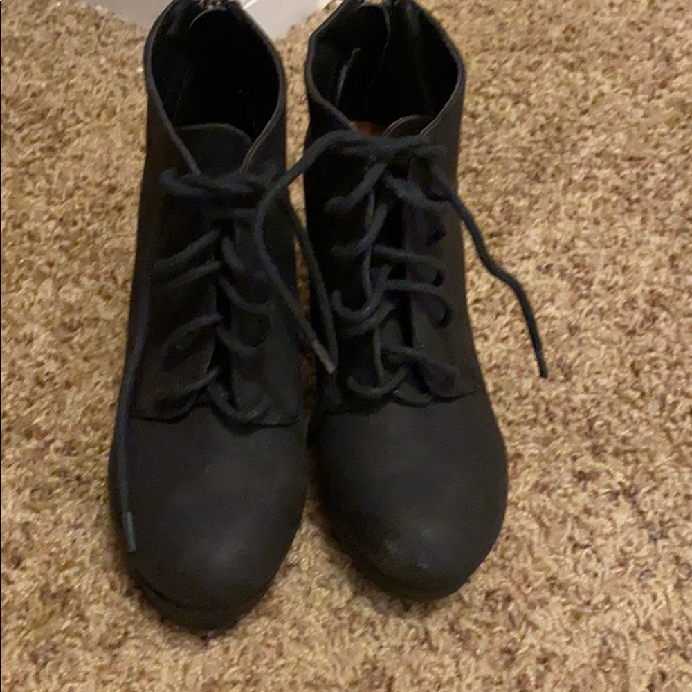 Shoe boots
